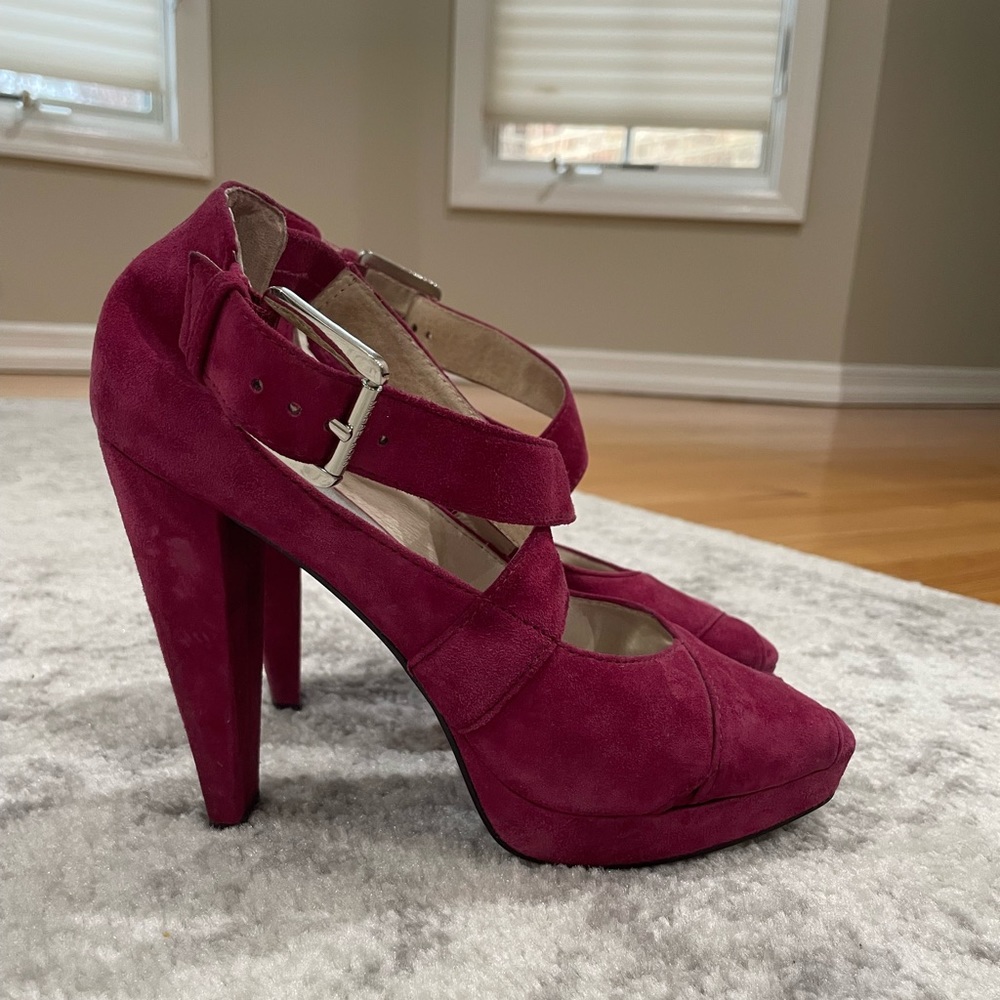 Michael Kors magenta heels. Silver buckle. Super fun. Great condition!